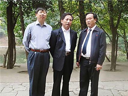 國家安全局、湖南省煤監(jiān)局、煤炭局領(lǐng)導(dǎo)一行，在省市領(lǐng)導(dǎo)和公司董事長陪同下在韶山參觀